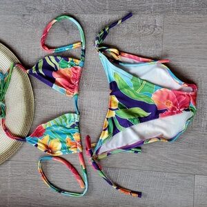 NWOT Baracuda Bay floral bikini. Size S/M